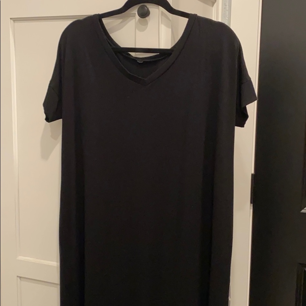 Black women’s t-shirt maxi dress